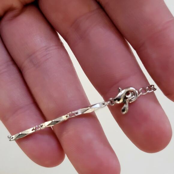 Elegant Silver Tone Necklace With Delicate Textured Links Sparkling Rhinestones - Picture 8 of 10